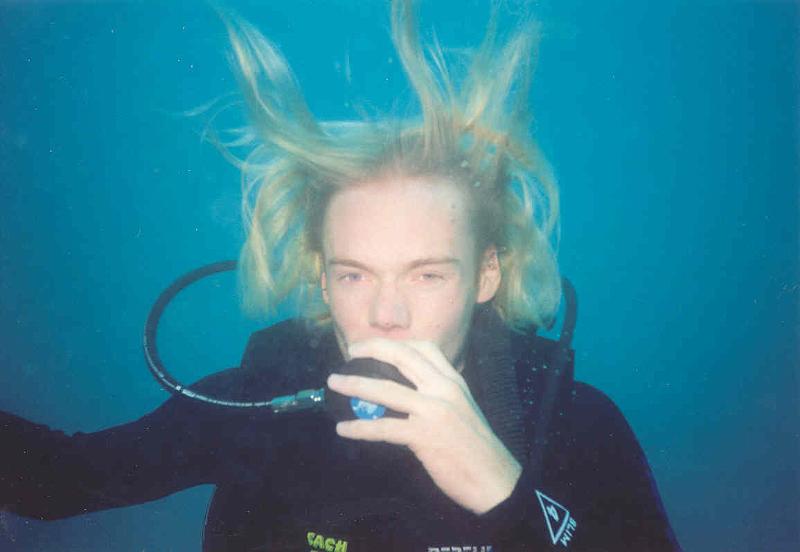 29 Lennarth dykker uden maske ved Michaelmas Reef, Cairns - 230499
